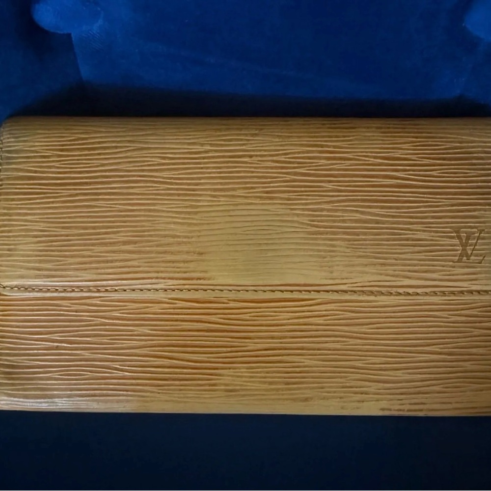 Louis Vuitton Yellow Sarah Wallet Epi Leather Pre Loved *See Photos!* 💛💜💛
